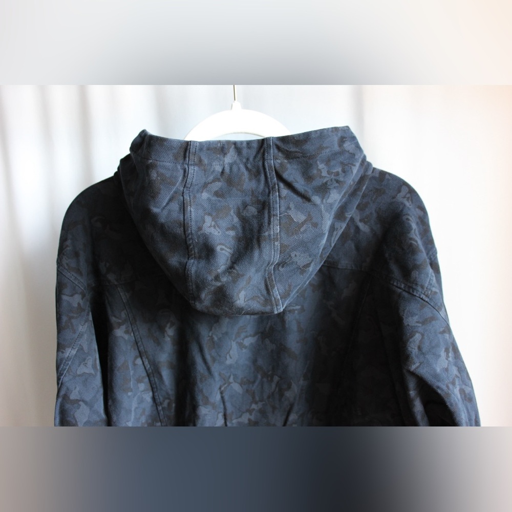 Athleta, Farallon Printed Sweatshirt, Stratum Camo Navy, Size: XS. - Picture 4 of 5